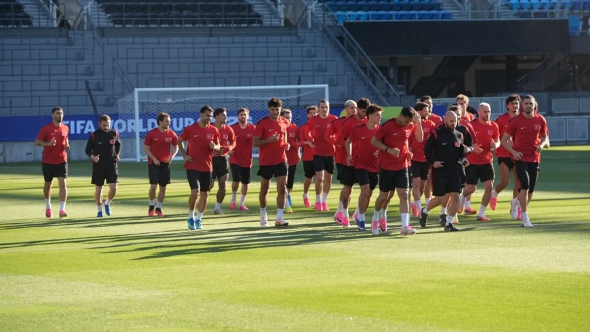 A Milli Futbol Takımı oyuncuları antrenman sırasında.