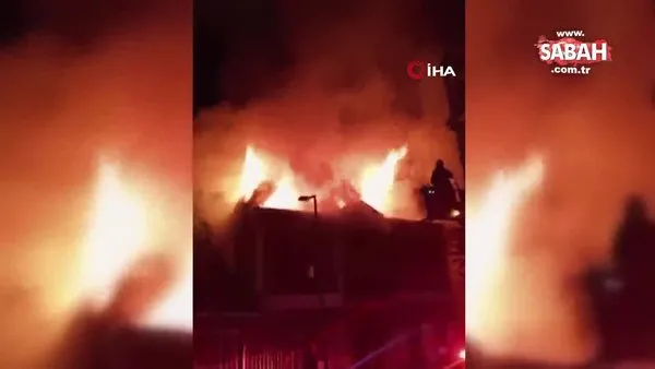İzmir'de alev alev yanan tarihi bina küle döndü | Video