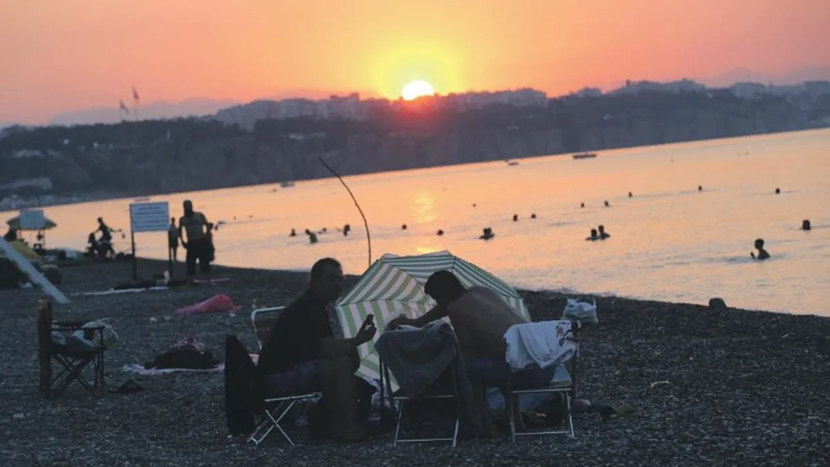 Antalya açık hava saunasına döndü haber görseli