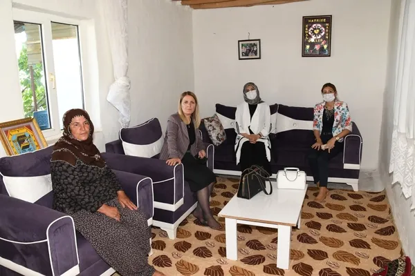 vali-mahmut-cuhadar-ve-il-protokolunden-sehit-ailelerine-bayram-ziyareti-1626794643486.jpg