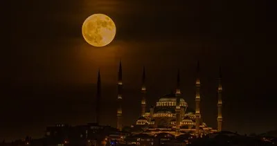 Süper Ay! Dünyanın gözü Türkiye’deydi, nefes kesen kareler Çamlıca Camii’nden...