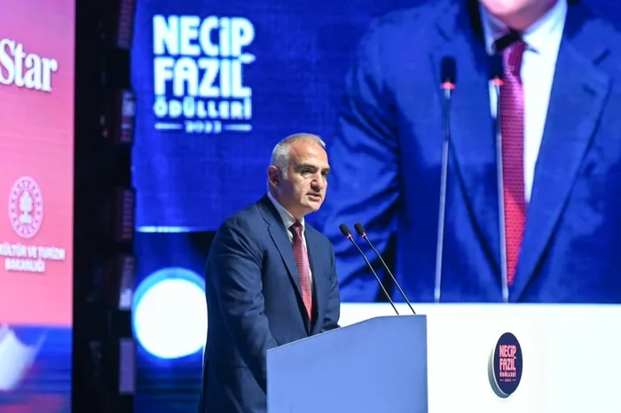 2023-necip-fazil-odulleri-sahiplerini-buldu-1703968592343.jpg