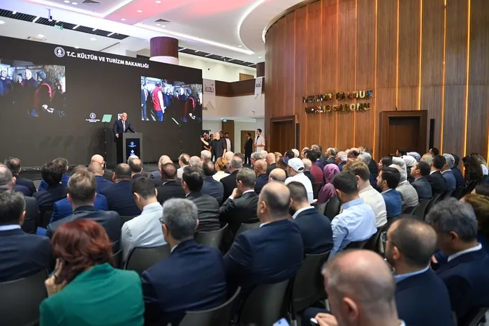 bakan-ersoy-duyurdu-11-ilde-tarih-yeniden-ayaga-kalkiyor-kulturel-mirasa-34-milyar-liralik-ihya-seferberligi-1789547282078.jpeg