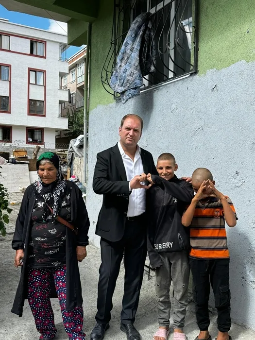 Kağıt toplayan üç kardeşin yürek yakan hikayesi: Babaannelerine bakıyorlar!