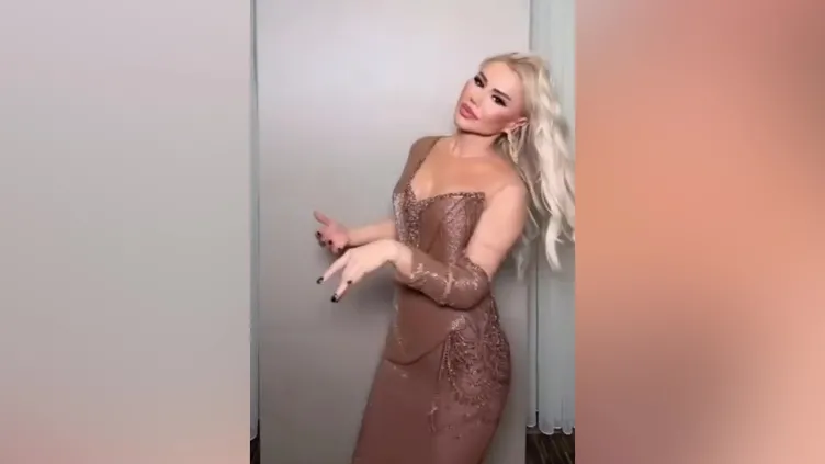 Ünlü türkücü Ceylan’ın sahne öncesi performansı olay oldu! Kuliste böyle dans etti...