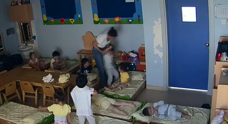 Kreş şiddetinde korkunç detaylar! Çocukları ceza olarak bakın nereye kapatmışlar!