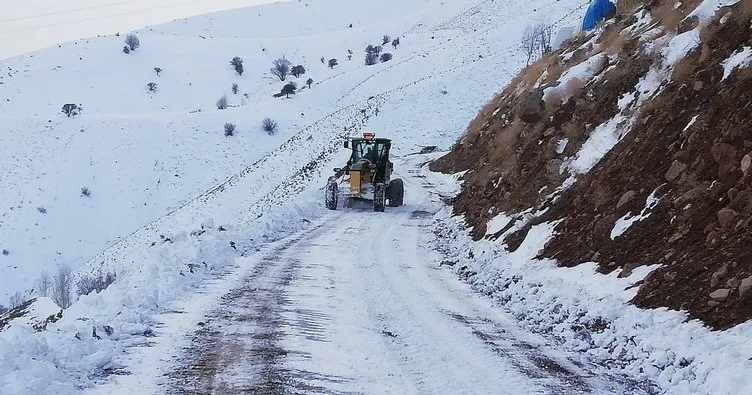 Bingöl’ün Yedisu ilçe yolu kar ve tipi nedeniyle trafiğe kapatıldı