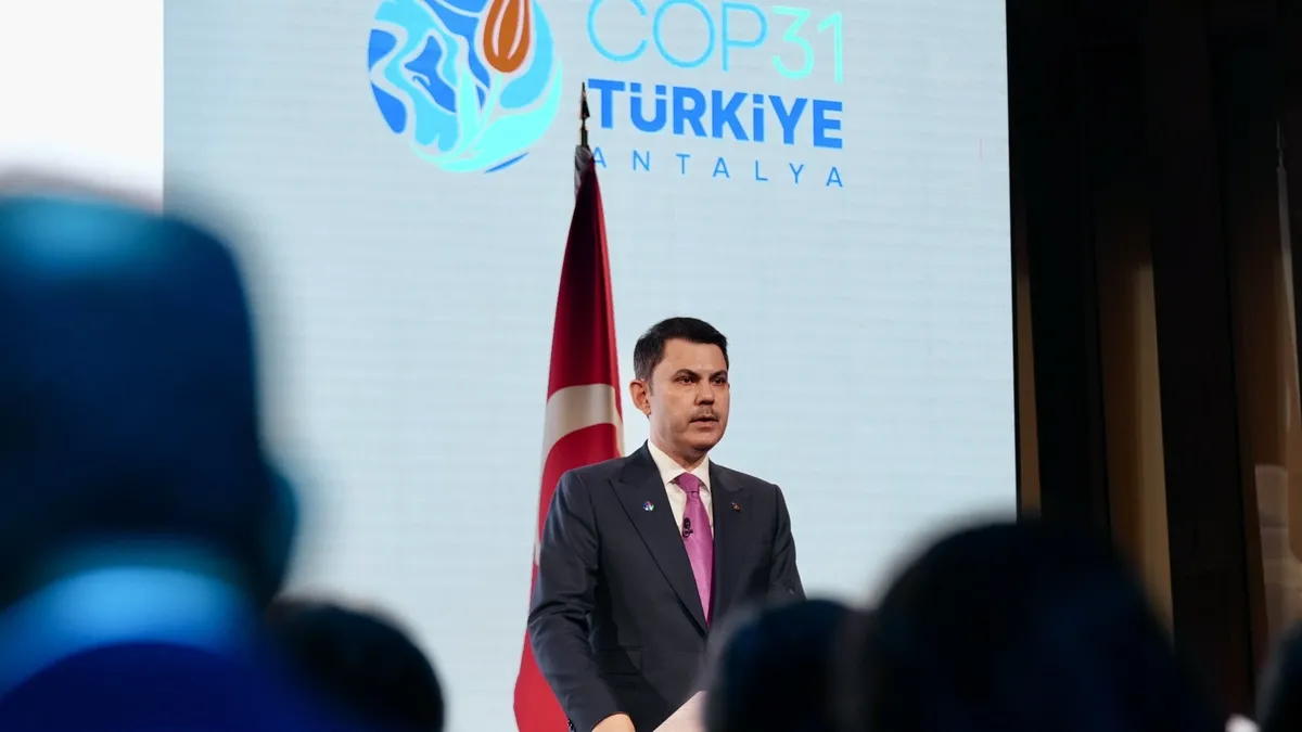 Bakan Kurum, Londra’da son noktayı koydu: Yurt dışından çöp almıyoruz Bakan Kurum, Londra’da son noktayı koydu: Yurt dışından çöp almıyoruz
