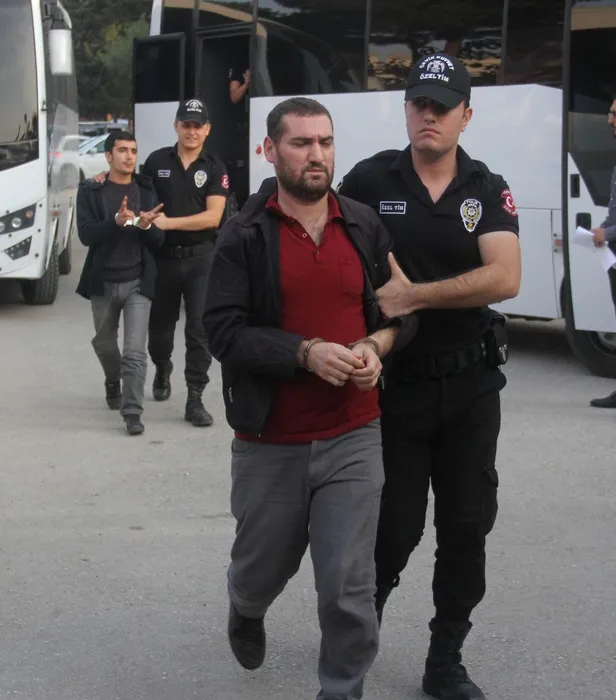 Son dakika haberi: Terör örgütüne bir darbe daha! 12'si kadın 37 kişi yakalandı