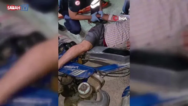 Kazadan sonra ayağı pedala sıkışan motosiklet sürücüsü böyle kurtarıldı | Video