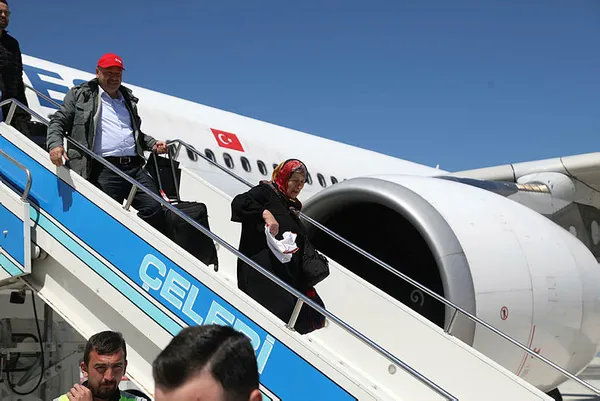 sevinc-ve-gurur-bir-arada-rize-artvin-havalimaninda-ilk-ucuslar-basladi-1652670407131.jpg