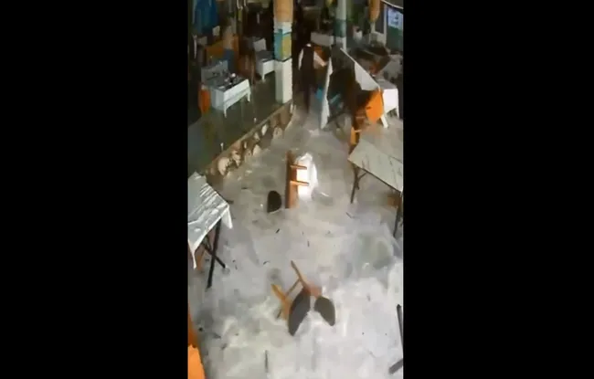 son-dakika-alanyada-korku-dolu-anlar-dev-dalga-restorani-savas-alanina-cevirdi-1771500276241.jpg (2047×1308)