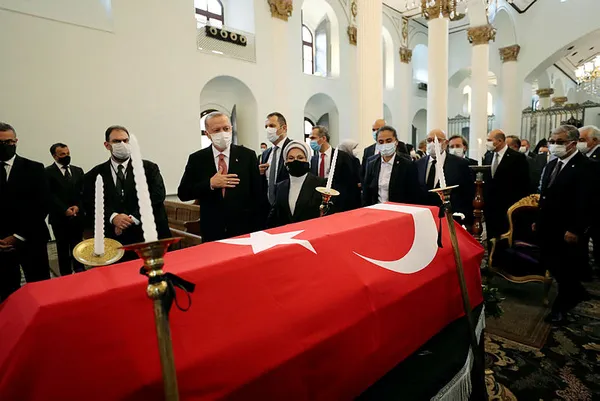 Son dakika... Markar Esayan son yolculuğuna uğurlandı; Başkan Erdoğan ve çok sayıda siyasetçi cenazeye katıldı