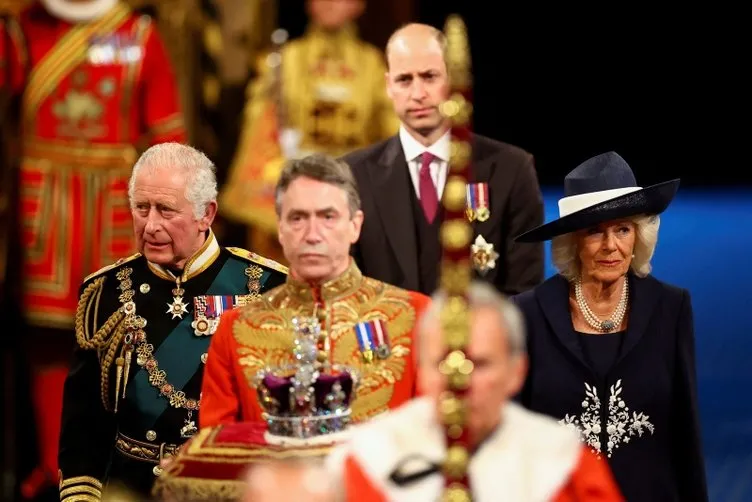 Kraliçe Elizabeth'in yeri boş kaldı! 59 yılın ardından bir ilk; Prens Charles'ın üzgün bakışları kameraya böyle yansıdı