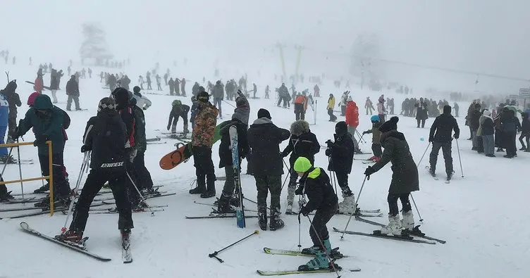 Yeni yıla sayılı saatler kala Uludağ’da oteller ve kayak pistleri doldu taştı