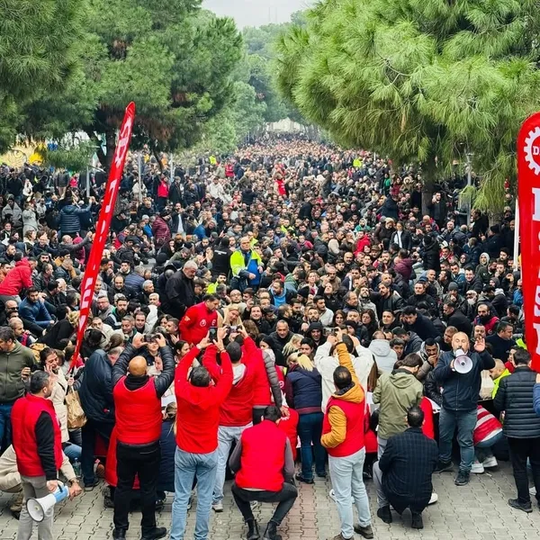 izmiri-kilitleyen-isci-eylemi-bitti-1736417404944.jpg