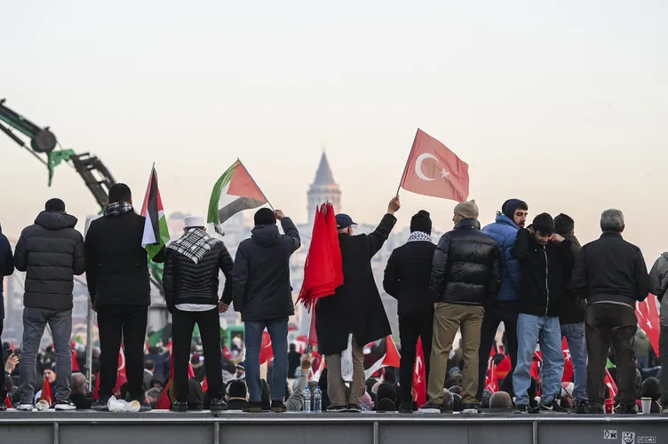 Diriliş İstanbul! Galata’dan dünyaya yükselen ses: Gazze’ye destek Aksa’ya selam
