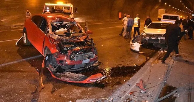 İzmir’de zincirleme trafik kazası; 2’si ağır 5 yaralı