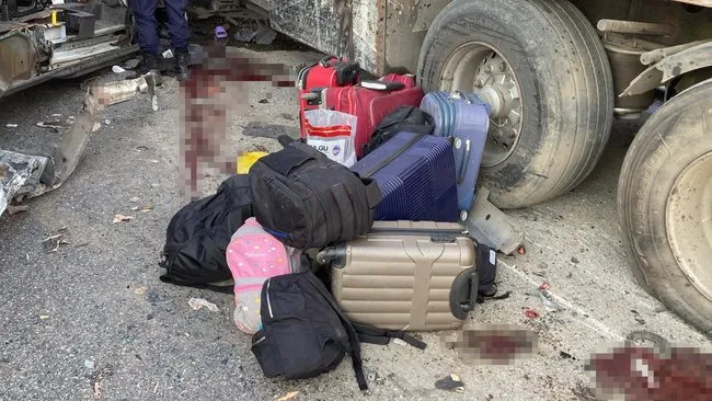 SON DAKİKA: Mersin’de feci kaza! Öğrencileri taşıyan minibüs kaza yaptı! 2 ölü 10 yaralı