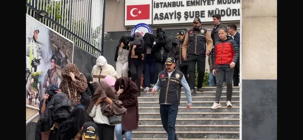 referansla-girilen-vip-fuhus-sebekesine-operasyon-52-kadin-kurtarildi-4-ilde-14-kisi-gozaltina-alindi-1777100273475.jpg