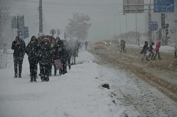 İstanbul'da kar başlıyor! Meteoroloji'den yeni son dakika hava durumu bilgisi!