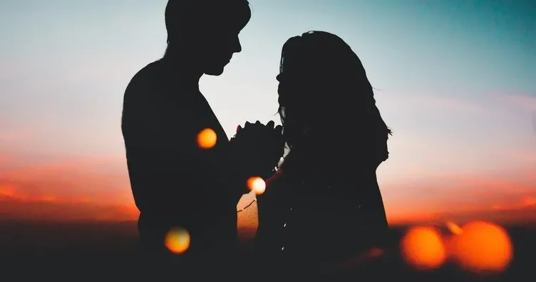 Oruçluyken öpüşmek orucu bozar mı? Öpüşünce oruç bozulur mu, zedelenir mi?