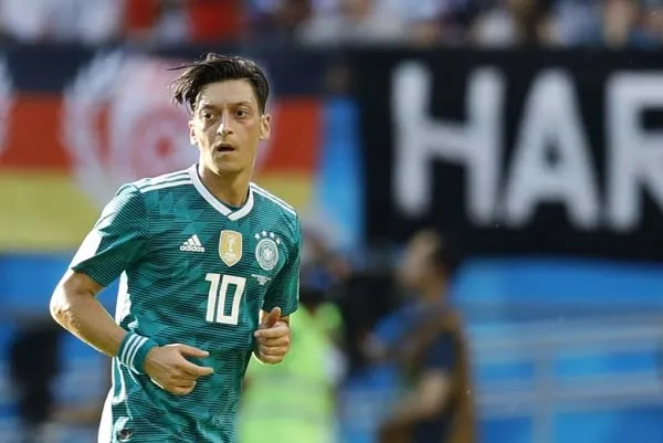 Dünya ayağa kalktı! Mesut Özil'e büyük destek...