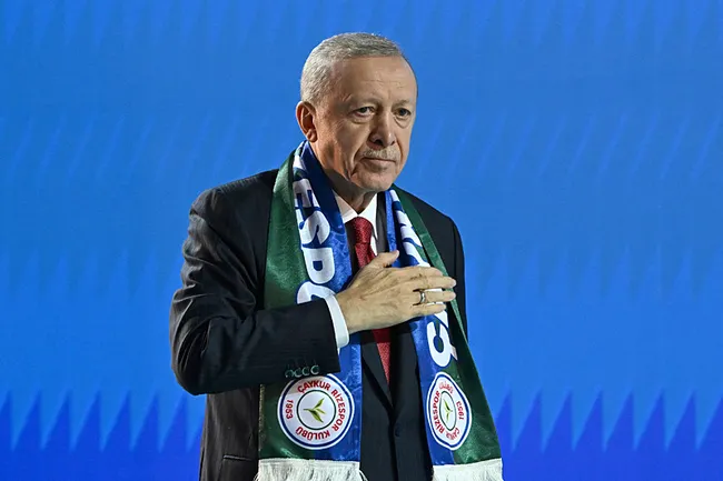 son-dakika-baskan-erdogandan-rize-onemli-mesajlar-hedefimiz-terorsuz-turkiye-1736078246301.jpeg