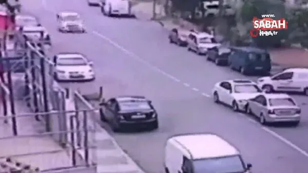 Çalıntı araçla kaza yaptı, olay yerinden böyle kaçtı | Video