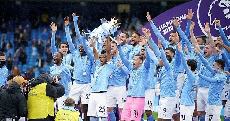 Şampiyon Manchester City kupasını aldı