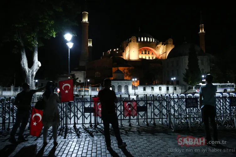 Εικόνες της τελευταίας στιγμής και όλες οι εξελίξεις από την Αγία Σοφία που προετοιμάστηκαν για την προσευχή της Παρασκευής