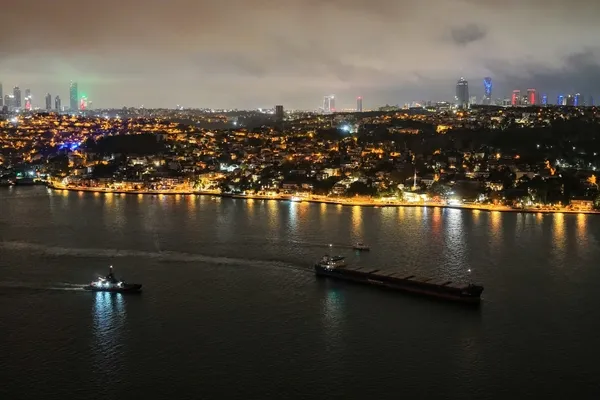 istanbul-bogazinda-gemi-arizasi-bogaz-trafigi-saatler-sonra-yeniden-acildi-1793261226351.jpg