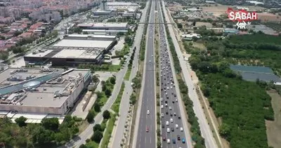 İzmir’de tatil beldelerine giden yollarda uzun araç kuyrukları oluştu | Video