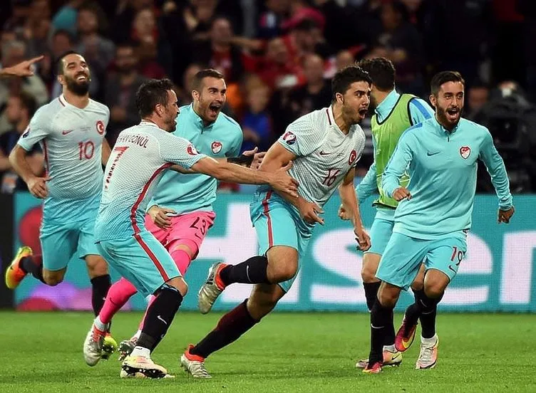 Çek Cumhuriyeti - Türkiye maçı sosyal medyayı salladı