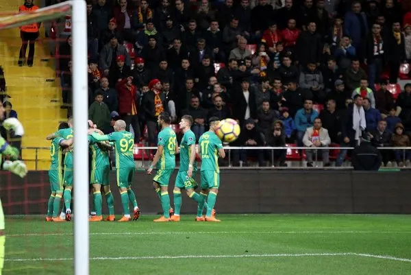 Kayserispor-Fenerbahçe maçından kareler