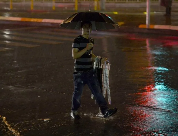 İstanbul güne yağmurla uyandı