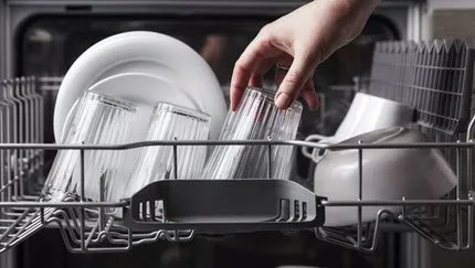 Bulaşık Makinesine Sıvı Deterjan Konulur Mu? Bulaşık Makinesine Sıvı Deterjan Konursa Ne Olur?