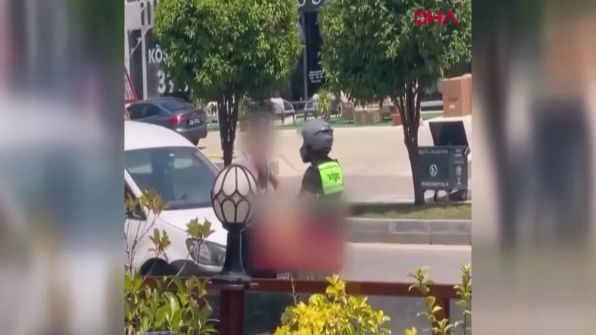 Araçlarından inip trafikte kavga eden sürücülere 362 bin TL para cezası | Video videosunu izle Araçlarından inip trafikte kavga eden sürücülere 362 bin TL para cezası | Video videosunu izle