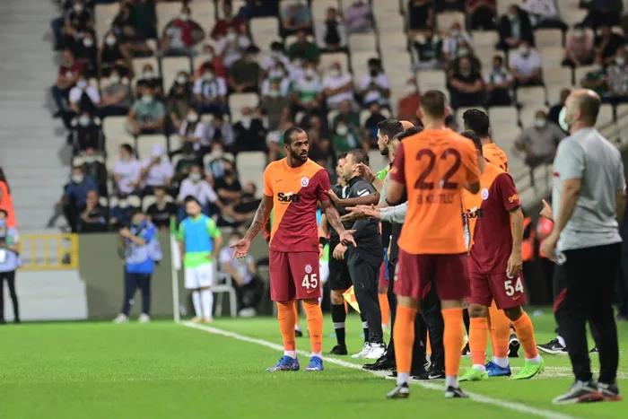 burak-elmastan-olay-sozler-galatasaray-marcaoya-verilecek-cezayla-tehdit-edildi-1629457925030.jpg