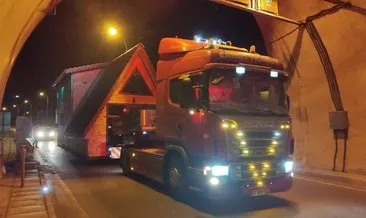 Yer Sinop: Ahşap ev taşıyan TIR tünel girişindeki tabelaya takıldı! #samsun