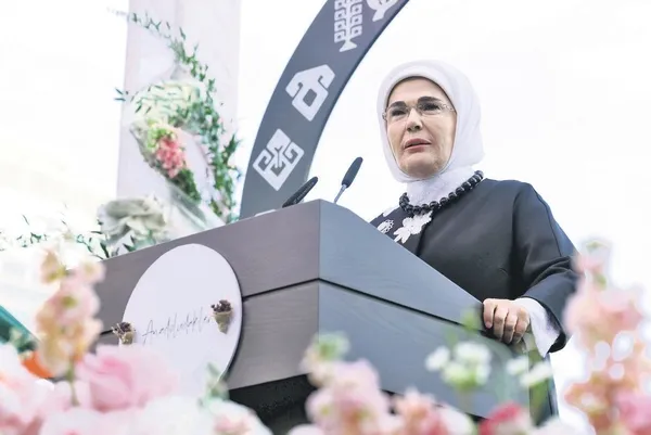 anadolunun-kapilari-emine-erdogan-new-yorkta-berekete-acilir-1758655655951.jpeg
