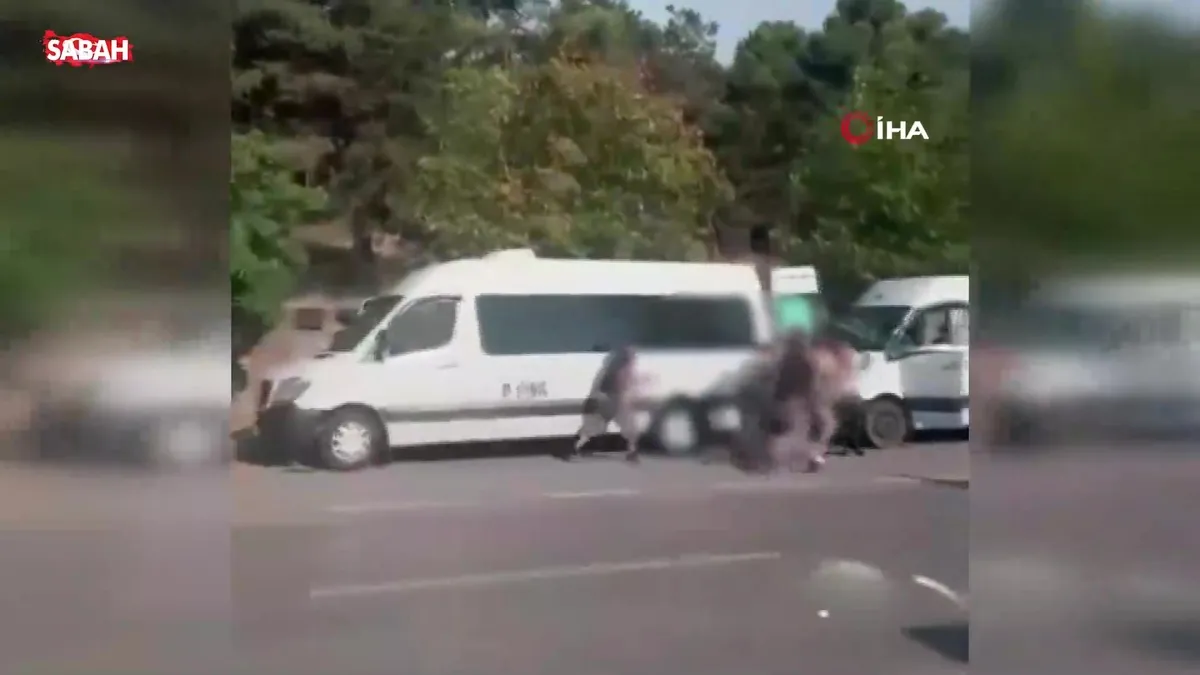 Cadde ortasında dehşet anları kamerada: Demir sopalarla darp ettiler! | Video videosunu izle Cadde ortasında dehşet anları kamerada: Demir sopalarla darp ettiler! | Video videosunu izle