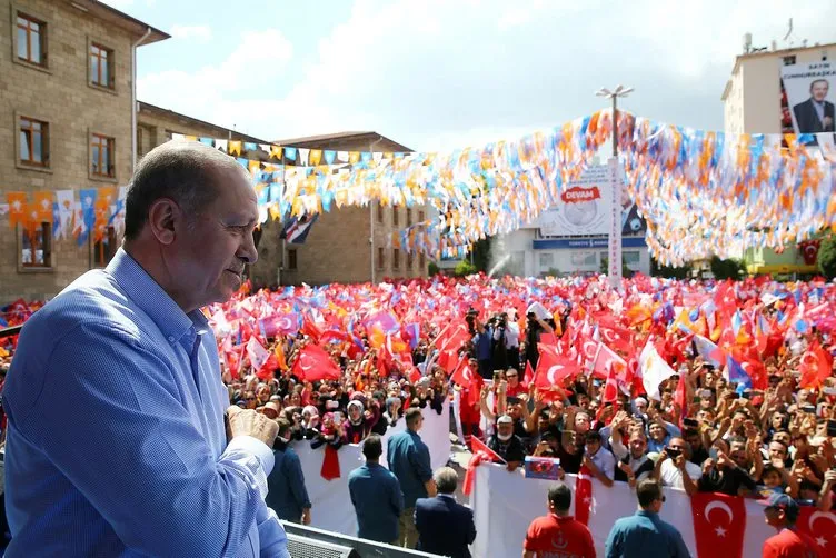 Vatandaşlar Cumhurbaşkanı Erdoğan'ı Isparta'da coşkuyla karşıladı