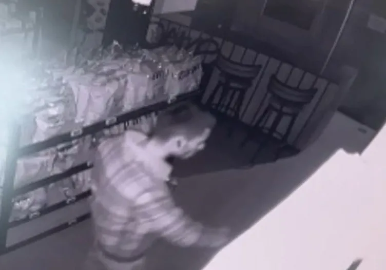 Marketi soydu, yetmedi bıçakla saldırdı: Polisler işte böyle durdurdu!