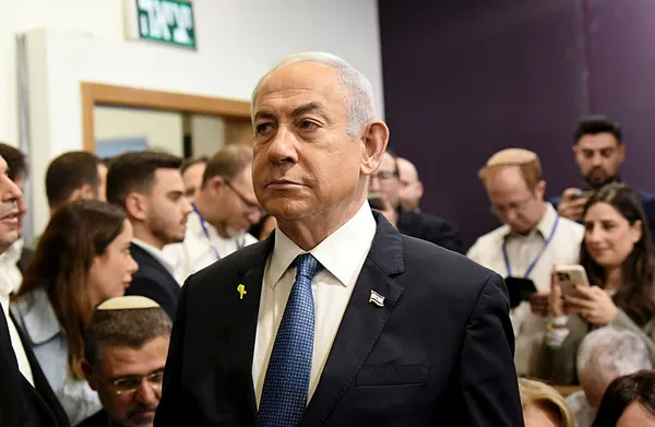israilde-beklenen-dava-basladi-netanyahu-hakim-karsisinda-1733828745562.jpeg