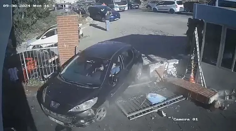 Aynı okulda 18 gün içinde 2 benzer olay: El freni çekilmeyen araç bahçeye daldı!