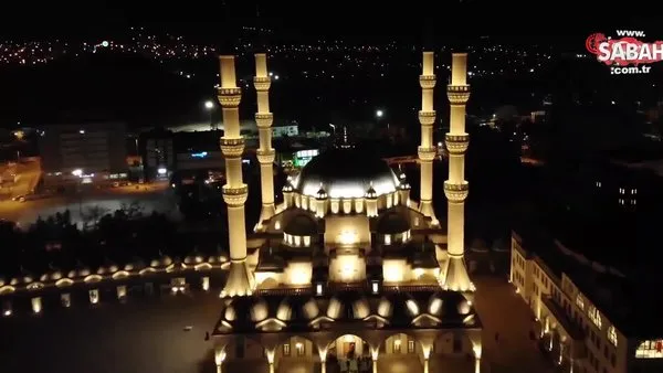 7'den 70'e herkes camilere akın etti: Kadir Gecesi dualarla idrak edildi | Video