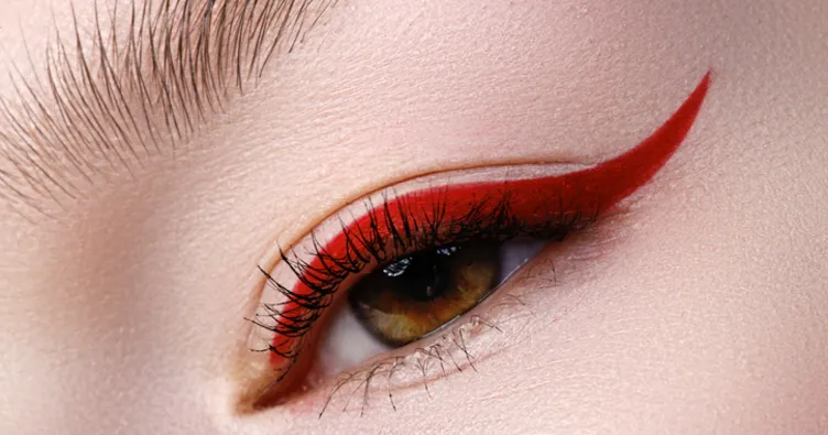 Güzellik trendi: Renkli eyeliner...