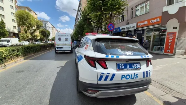 eskisehirde-supheli-olum-yasli-adamin-cansiz-bedeni-apartman-boslugunda-bulundu-acili-evladin-feryadi-yurek-bu-1789384866542.jpg
