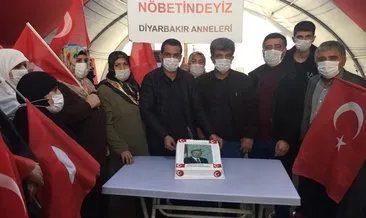 Evlat nöbetindeki ailelerden Cumhurbaşkanı Erdoğan’a doğum günü sürprizi